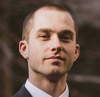 Thomas Whitfield, analista esperto del mercato crypto specializzato nel trading, ritratto